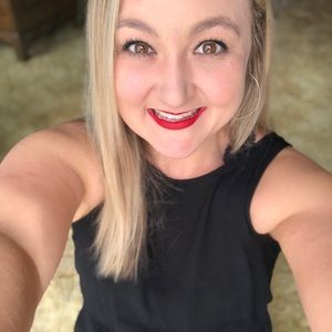 Meet your Posher, Becca